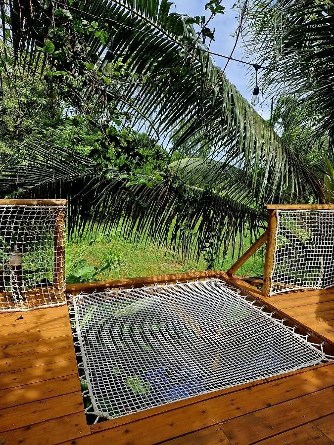 Pura Vida Lodge Cabane Perchee Sainte-Rose Luxury tent