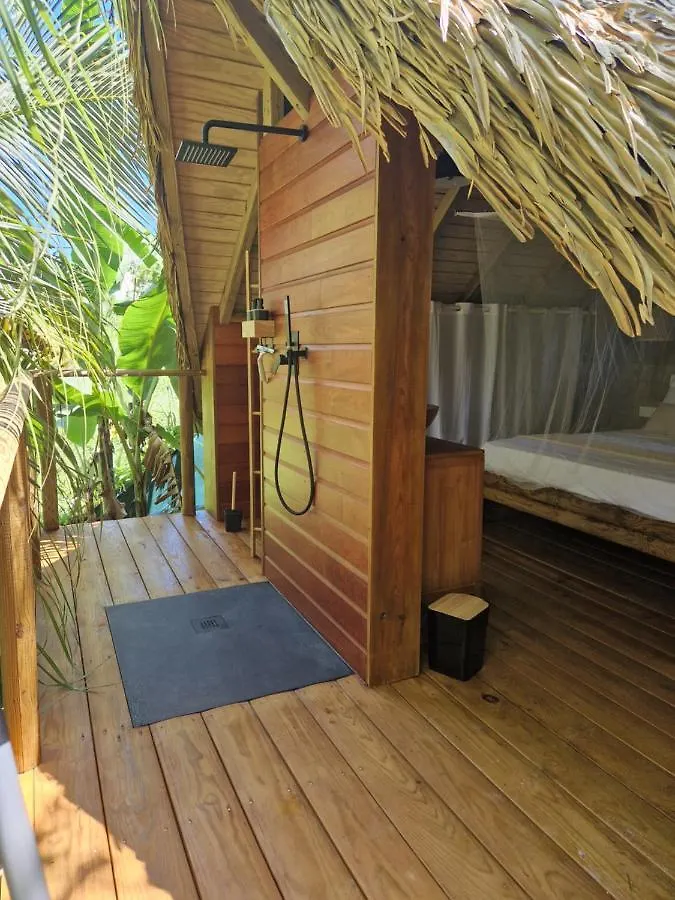 Pura Vida Lodge Cabane Perchee Sainte-Rose Luxury tent