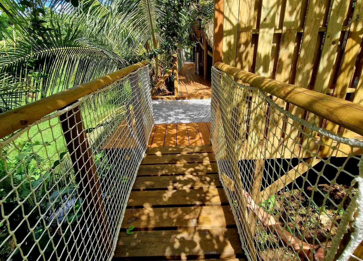 Luxury tent Pura Vida Lodge Cabane Perchee Sainte-Rose