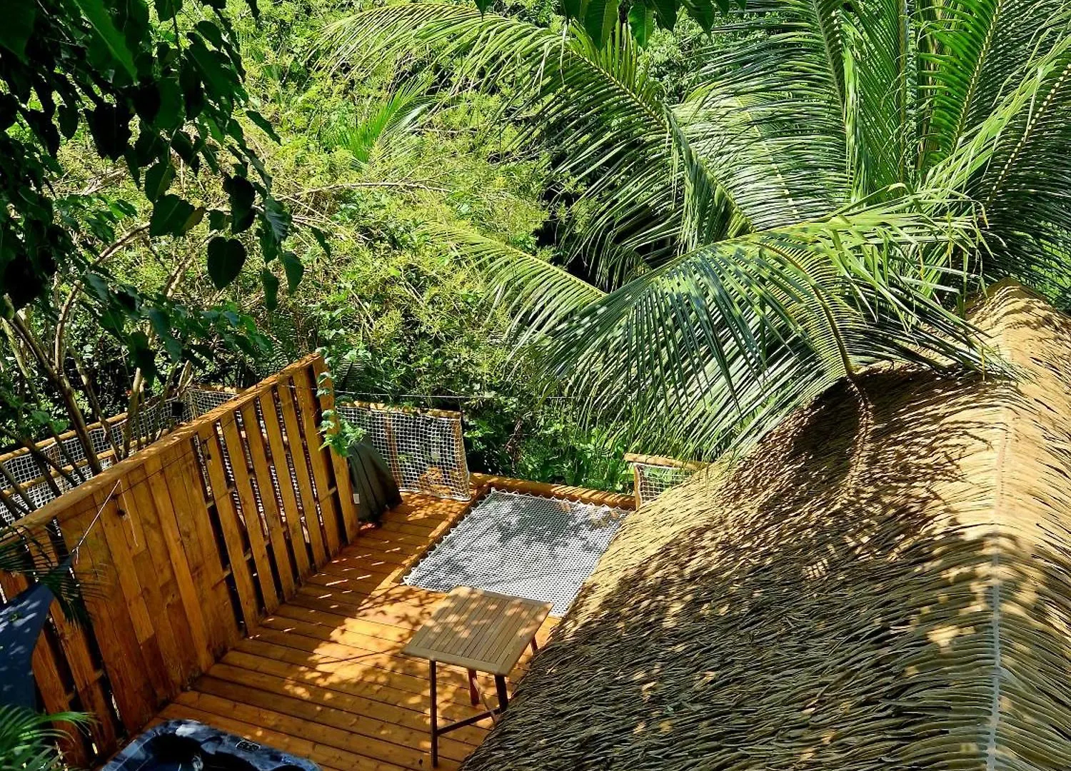 Pura Vida Lodge Cabane Perchee Sainte-Rose Luxury tent