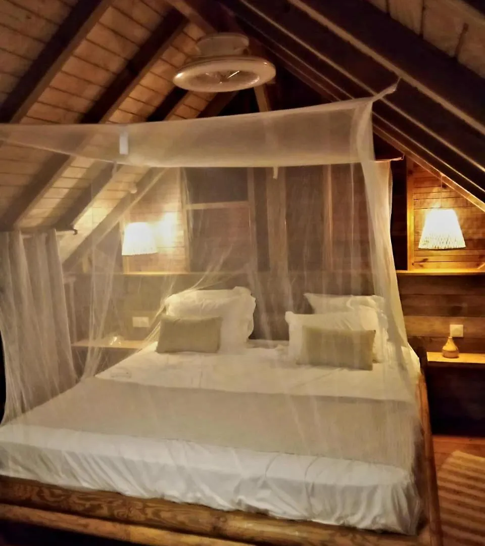 Luxury tent Pura Vida Lodge Cabane Perchee Sainte-Rose