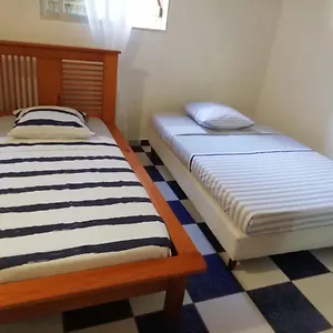 La Petite Maison, Spacieuse, Avec Jardin / Parking Hébergement de vacances